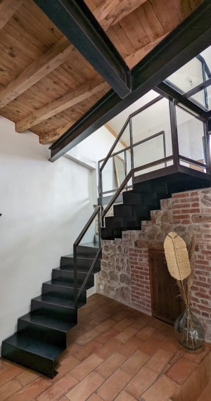 escalier-main-metal-noir